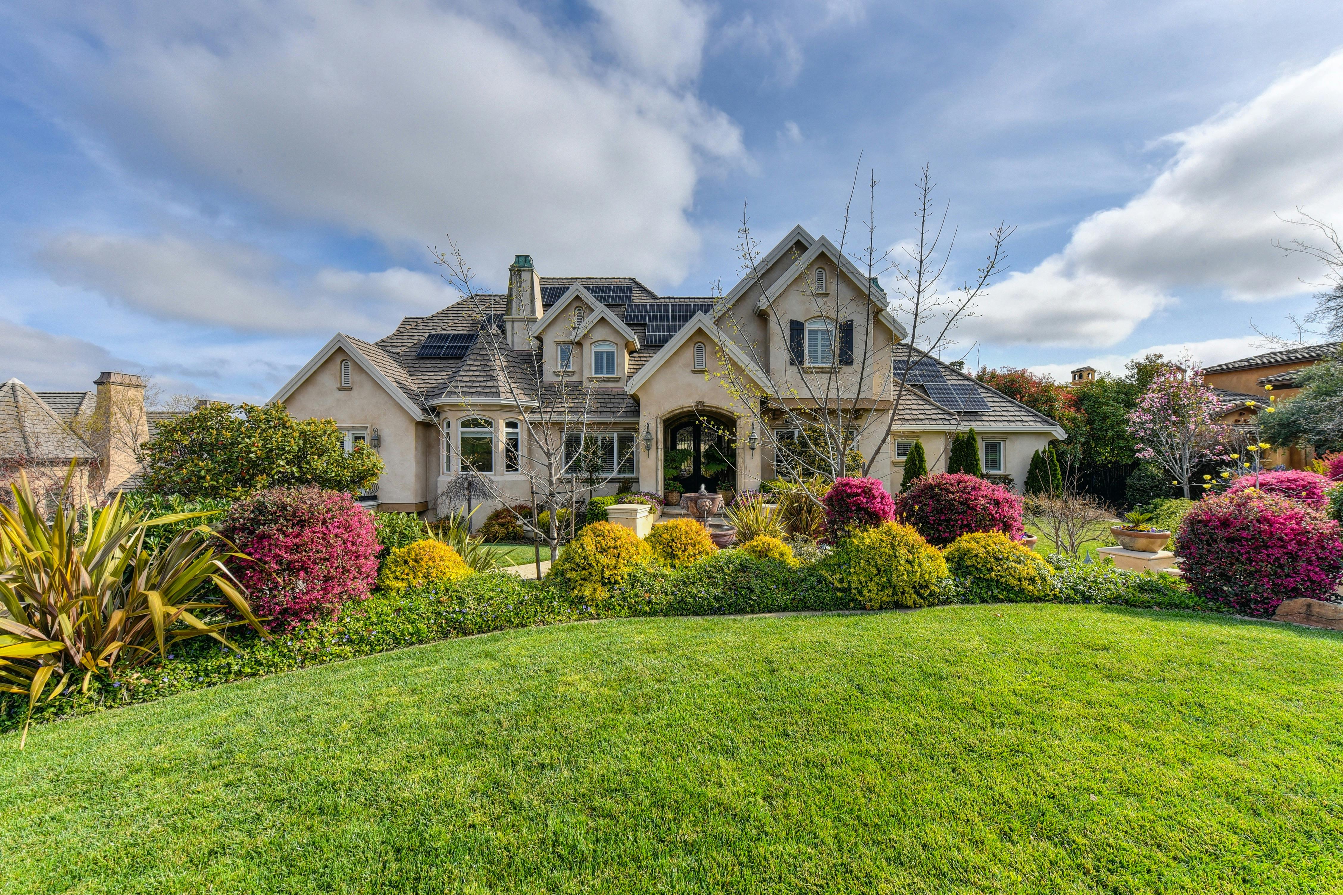 Beautiful Twin Falls area home with a lush green lawn and flowers